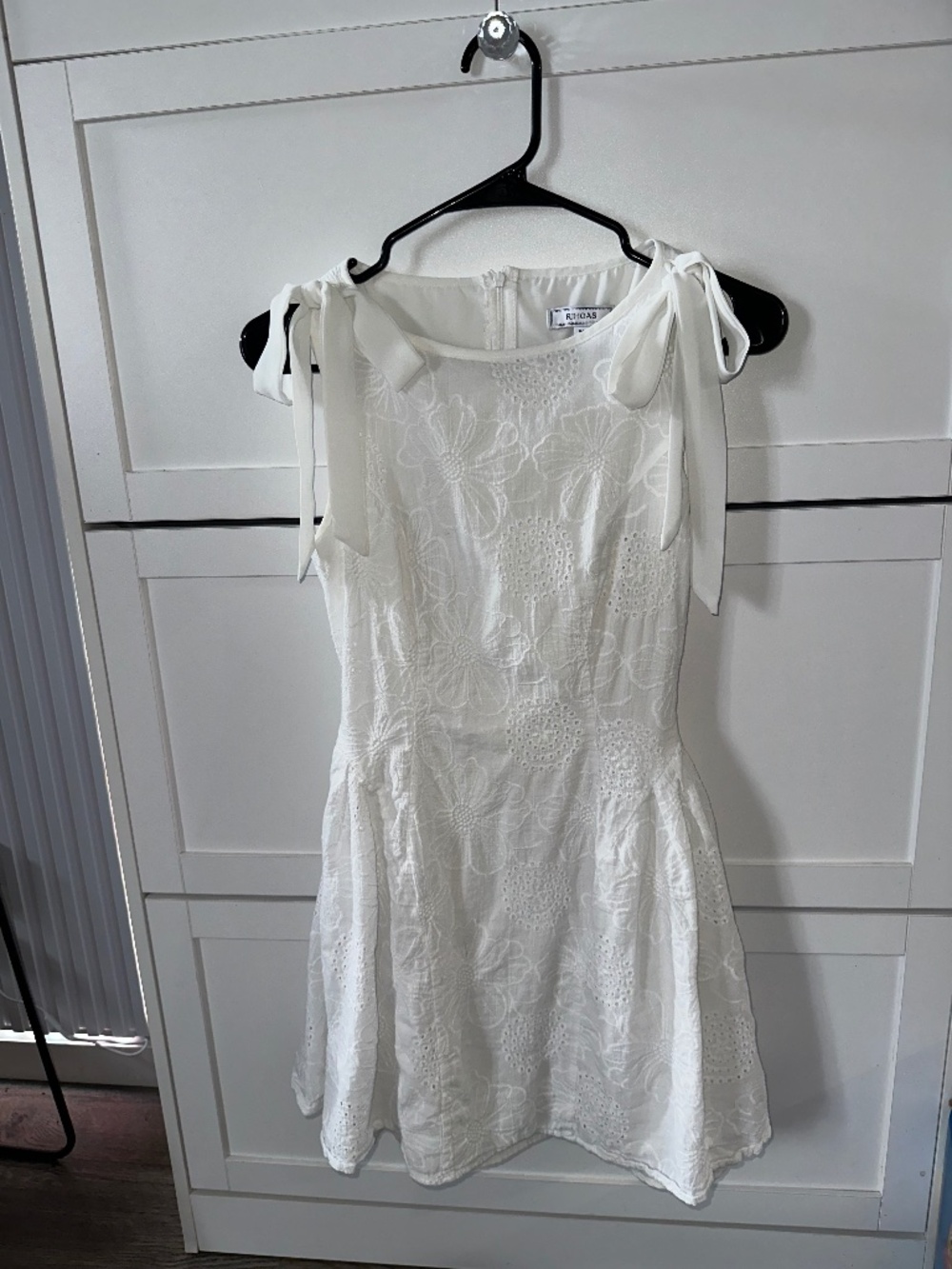 White summer dress with ribbons